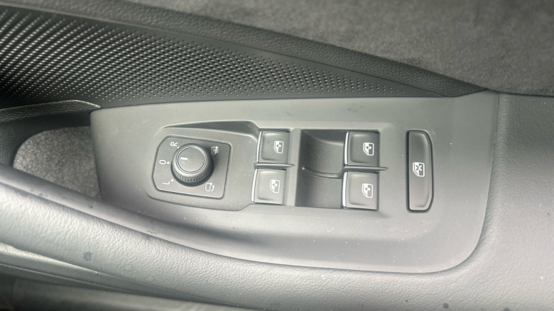 Volkswagen Passat 1.5 TSI eHybrid R-Line 5dr DSG Estate